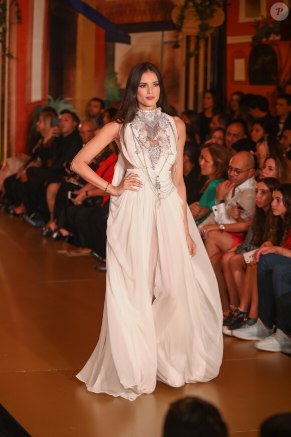 Exclusif - Défilé de la 15ème édition du Casa Fashion Show "Casa Fashion Show Automne/Hiver 2019-2020" au Sofitel Casablanca Tour Blanche à Casablanca, le 12 octobre 2019. Devenu un rendez-vous incontournable, l'événement porté par K. Cheddadi et chorégraphié par H. Ghorab, se veut le reflet d'une société plurielle et avant-gardiste, jonglant avec brio entre ses racines orientales et sa culture occidentale. L'enseigne marocaine de luxe IO est la chaussure officielle de l'événement et l'Oréal Paris, le partenaire coiffure et make up 2019. La création des costumes de scène confiée pour la première fois à une jeune designer africaine de talent, Laetitia Kandolo, réputée dans le milieu de la mode grâce à ses collaborations avec des célébrités mondiales. L'événement soutient depuis son lancement l'Association des Bonnes Œuvres du Coeur . Pour l'hiver 2019-2020, le Casa Fashion Show invite le public à une ballade vintage et ensoleillée, au son d'un morceau jazzy ponctué de mandoline... Avec comme toile de fond : l'Italie. L'Italie et sa douceur de vivre. L'Italie et ses symboles : motifs floraux, couleurs chatoyantes, broderies, brocarts, camaieu de rouges etc... Invité d'honneur de cette 15ème saison, K. Girac a fait vibrer le public au son de ses titres les plus emblématiques, accompagné de la chanteuse américaine C. Milian. Un événement en partenariat avec Sofitel Casablanca, l'Agence Marocaine de Coopération Internationale, Royal Air Maroc, Volkswagen, Samsung, Lesieur Cristal et Upline Group. © Philippe Doignon/Bestimage