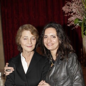 Charlotte Rampling et Emilie Jarre au palais de l'Elysée le 14 mars 1012.