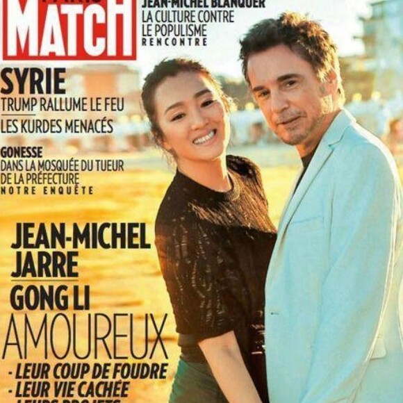 Jean-Michel Jarre et Gong Li en couverture de "Paris Match", numéro du 17 octobre 2019. Le musicien électro y accorde une longue interview à Michel Drucker.