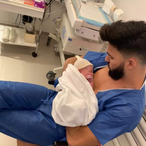 Nabilla a accouché de son petit garçon Milann le 11 octobre 2019.