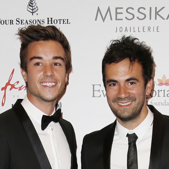 Alex Goude et son mari Romain - Photocall au Dîner du Global Gift Gala au profit de L'Unicef France Frimousses de Créateurs, de The Global Gift Foundation et The Eva Longoria Foundation, organisé au Four Seasons Hôtel George V à Paris, le 25 mai 2015.