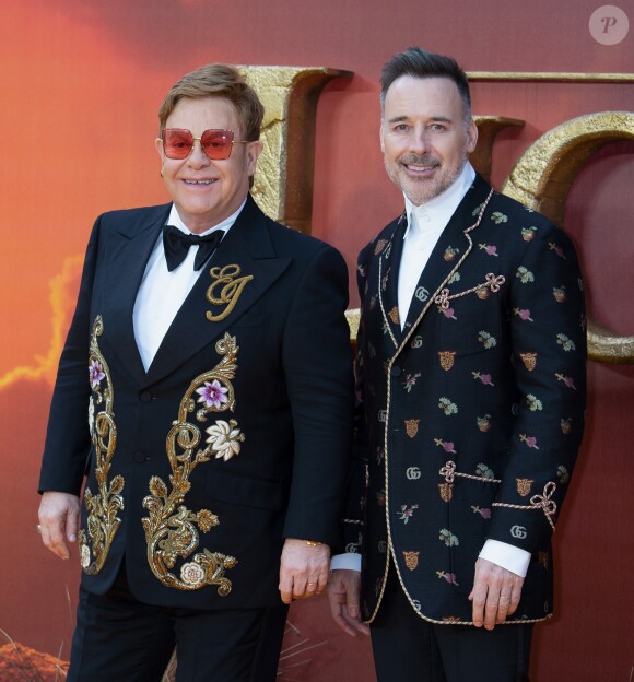 Elton John et son mari David Furnish à la première du film "Le Roi Lion" au cinéma Odeon Luxe Leicester Square à Londres, le 14 juillet 2019.