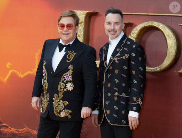 Elton John et son mari David Furnish à la première du film "Le Roi Lion" au cinéma Odeon Luxe Leicester Square à Londres, le 14 juillet 2019.