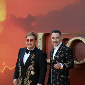 Elton John et son mari David Furnish à la première du film "Le Roi Lion" au cinéma Odeon Luxe Leicester Square à Londres, le 14 juillet 2019.