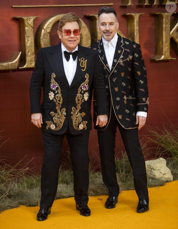 Elton John et son mari David Furnish à la première du film "Le Roi Lion" au cinéma Odeon Luxe Leicester Square à Londres, le 14 juillet 2019.
