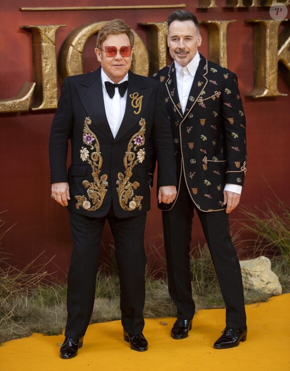 Elton John et son mari David Furnish à la première du film "Le Roi Lion" au cinéma Odeon Luxe Leicester Square à Londres, le 14 juillet 2019.