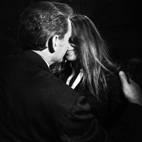 Carla Bruni-Sarkozy publie une photo pleine d'amour avec son mari Nicolas Sarkozy sur Instagram le 21 octobre 2019.