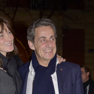 Carla Bruni quitte la salle de concert ou elle se produisait et rentre à son hôtel avec son mari Nicolas Sarkozy à Madrid le 10 janvier 2018.