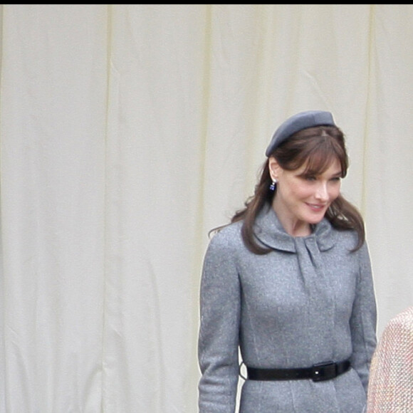 Visite officielle de Nicolas Sarkozy et de son épouse Carla Bruni-Sarkozy au Royauen-Uni- Arrivée au château de Windsor le 26 mars 2008 et rencontre avec la reine Elizabeth et son mari le duc d'Edimbourg, le prince Philip.