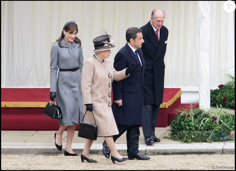 Visite officielle de Nicolas Sarkozy et de son épouse Carla Bruni-Sarkozy au Royauen-Uni- Arrivée au château de Windsor le 26 mars 2008 et rencontre avec la reine Elizabeth et son mari le duc d&#039;Edimbourg, le prince Philip.