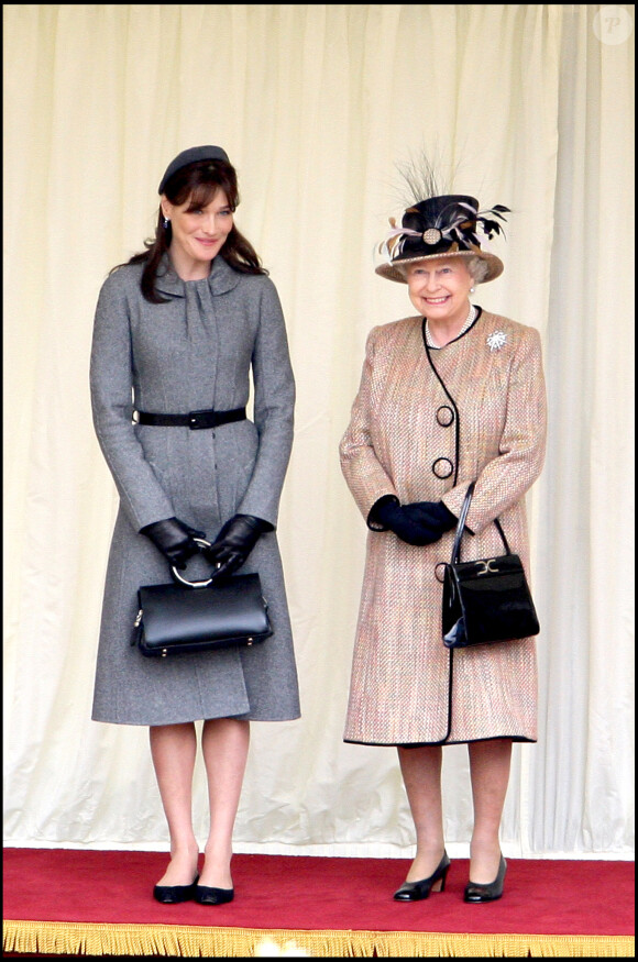 Visite officielle de Nicolas Sarkozy et de son épouse Carla Bruni-Sarkozy au Royauen-Uni- Arrivée au château de Windsor le 26 mars 2008 et rencontre avec la reine Elizabeth et son mari le duc d'Edimbourg, le prince Philip.