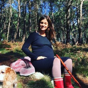 Tania Young met en avant son baby bump sur Instagram, le 16 octobre 2019