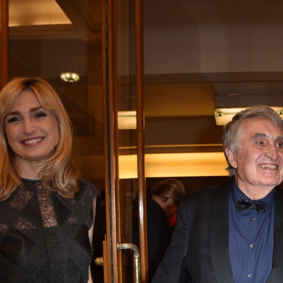 Jean-Loup Arnaud (Président du comité de Paris de la Ligue Contre le Cancer) avec François Hollande et sa compagne Julie Gayet - 27e Gala de l'Espoir de la Ligue contre le cancer au Théâtre des Champs-Elysées à Paris, le 22 octobre 2019. © Giancarlo Gorassini/Bestimage