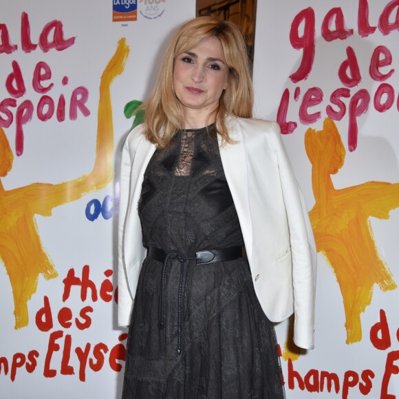 Julie Gayet - 27e Gala de l'Espoir de la Ligue contre le cancer au Théâtre des Champs-Elysées à Paris, le 22 octobre 2019. © Giancarlo Gorassini/Bestimage