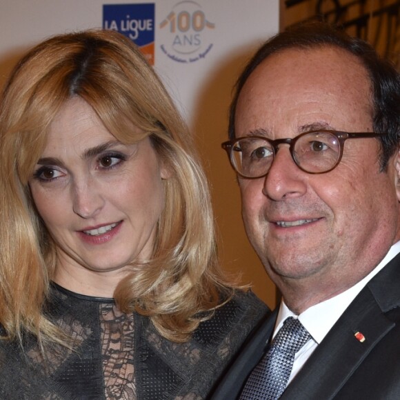 François Hollande et sa compagne Julie Gayet - 27e Gala de l'Espoir de la Ligue contre le cancer au Théâtre des Champs-Elysées à Paris, le 22 octobre 2019. © Giancarlo Gorassini/Bestimage