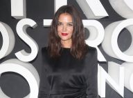 Katie Holmes : Fatale et sexy en mini-robe noire et rouge à lèvres