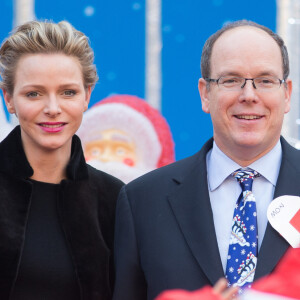 Le prince Albert II de Monaco et la princesse Charlene ont fêté le Noël des enfants au palais princier à Monaco. Le 18 decembre 2013