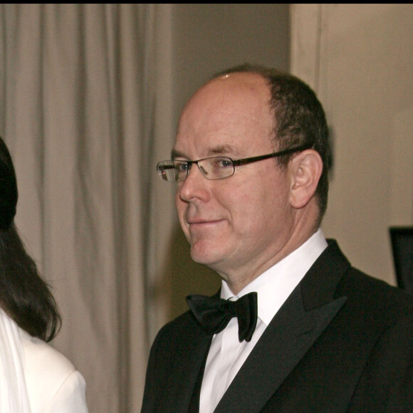 Le prince Albert et sa soeur la princesse Caroline à Monaco en 2009.