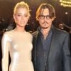 Amber Heard et Johnny Depp à l'Odeon Kensington de Londres pour la première britaannique du film The Rum Diary, le 3 novembre 2011.