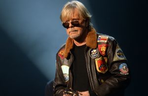 Renaud : Un nouveau pas vers son grand retour