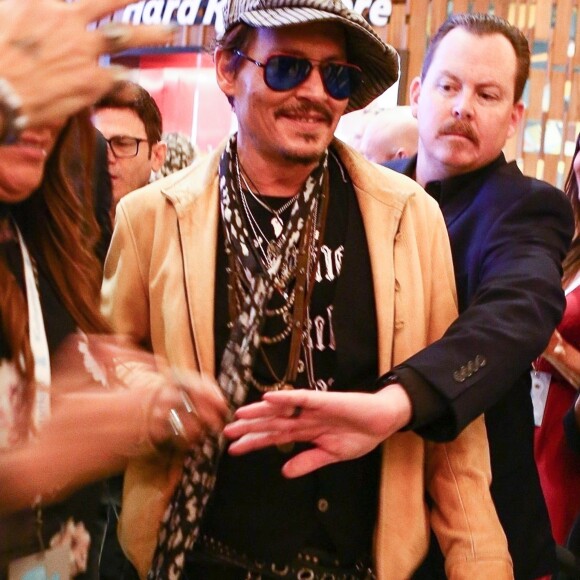 Johnny Depp assiste à l'ouverture du "Guitar Hotel" au "Seminole Hard Rock Hotel et Casino" à Hollywood en Floride, le 24 octobre 2019.