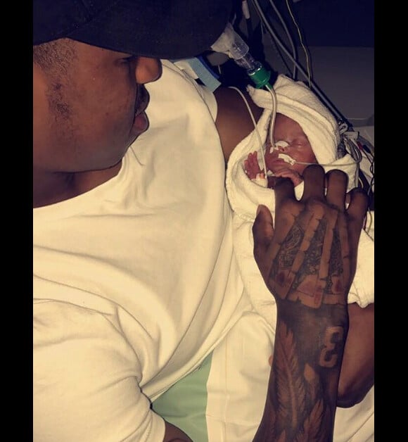 Presnel Kimpembe et son fils Kayis, né grand prématuré le 5 octobre 2017. Photo publiée sur Instagram le 5 octobre 2019 par Sarah, la compagne du joueur du PSG.