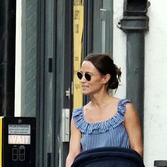 Exclusif - Pippa Middleton avec son bébé Arthur dans les rues de Londres, le 21 août 2019.