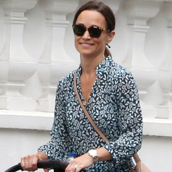 Exclusif - Pippa Middleton avec son fils Arthur en poussette à Londres, le 27 juin 2019.