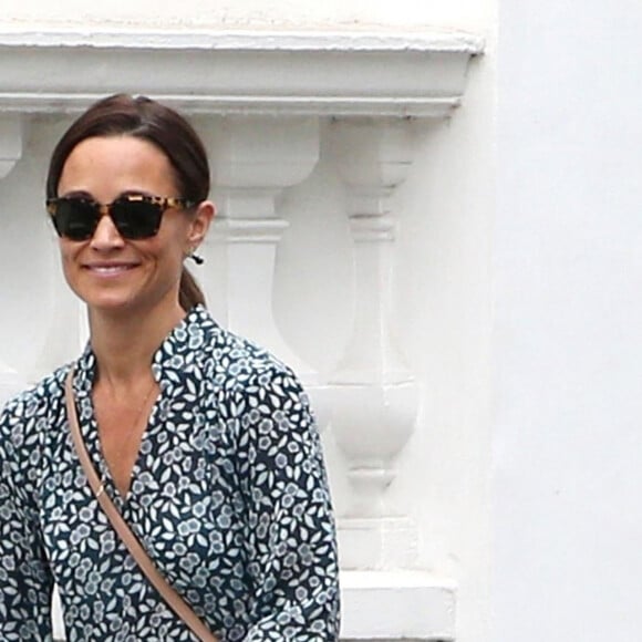 Exclusif - Pippa Middleton avec son fils Arthur en poussette à Londres, le 27 juin 2019.