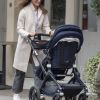 Pippa Middleton en promenade avec son fils Arthur dans sa poussette le 15 octobre 2019 à Londres, le jour même du 1er anniversaire du petit garçon.