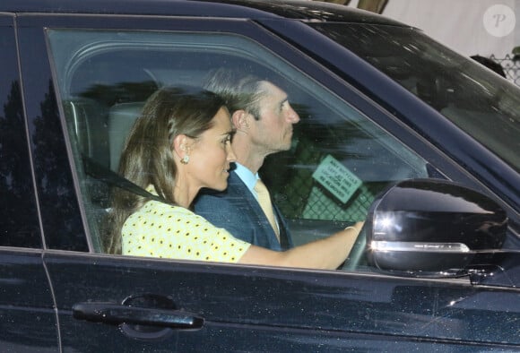 Pippa Middleton et son mari James Matthews quittent Wimbledon à Londres, le 12 juillet 2019.