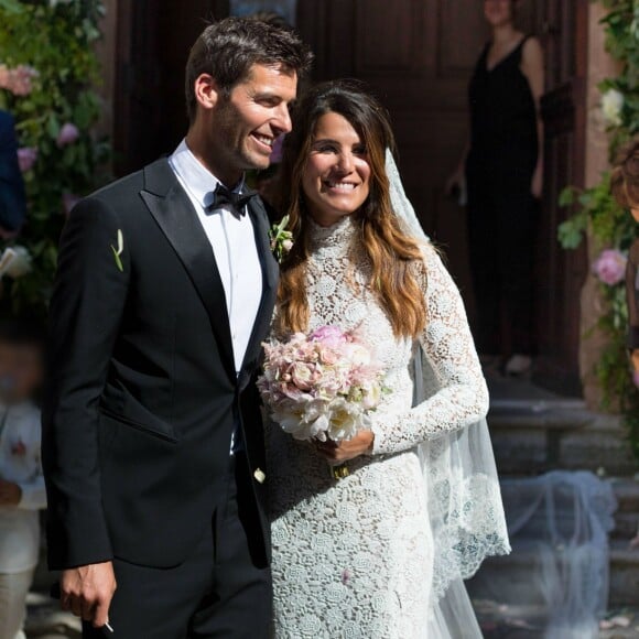 Exclusif - Arrivées et sorties du mariage religieux de Karine Ferri et Yoann Gourcuff à l'église de La Motte, France, le 8 juin 2019. Après 8 ans de vie commune et deux enfants, Karine et Yoann se sont dit "oui" lors d'une sublime cérémonie ce samedi pendant ce beau week-end de Pentecôte ensoleillé, entourés de leurs familles et de leurs amis. Le père Michel Klakus a célébré la messe. Karine porte une robe en dentelle blanche Celestina Agostino, une bague et une paire de boucles d'oreilles Cartier, son mari Yoann porte un costume Giorgio Armani. L'agence Les Têtes Chercheuses s'est occupée du wedding planning. C'est au domaine des Grottes que le repas de noces et la soirée se sont déroulés.