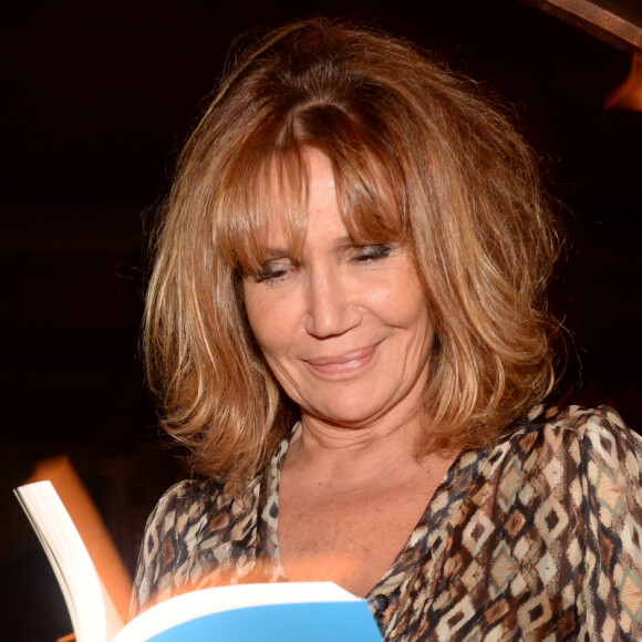 Exclusif - Clémentine Célarié - Soirée de lancement du livre de Clémentine Célarié "A la folie", organisée par Five Eyes Production au Buddah Bar à Paris, le 16 octobre 2017. © Rachid Bellak/Bestimage