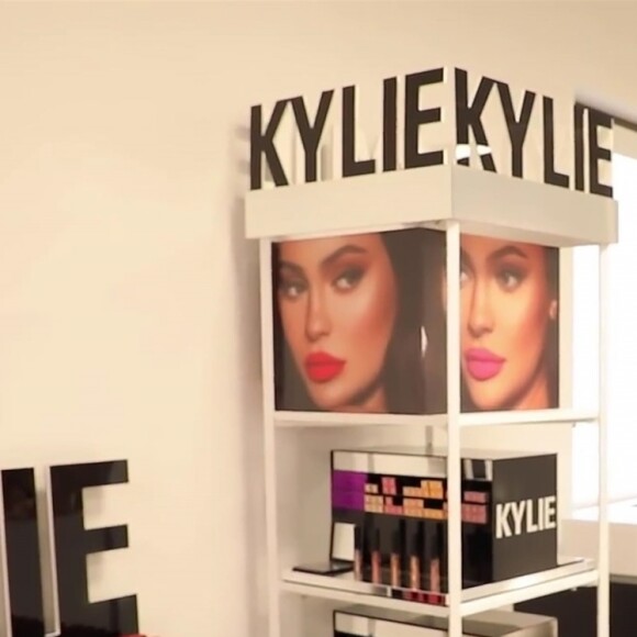 Visite avec Kylie Jenner des locaux de Kylie Cosmetics à Los Angeles 11/10/2019 - Los Angeles