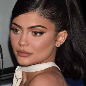 T. Scott avec sa compagne Kylie Jenner à la première du prochain documentaire de Netflix Look Mom I Can Fly au Barker Hangar dans le quartier de Santa Monica à Los Angeles. Ce nouveau documentaire sera disponible à partir du 28 août sur Netflix.