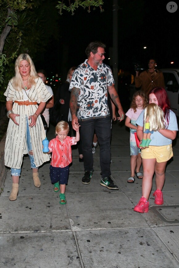 Exclusif - Tori Spelling et Dean McDermott fêtent en famille le 8ème aniversaire de leur fille Hattie au restaurant japonais "Matsuhisa" dans le quartier de Beverly Hills à Los Angeles, le 13 octobre 2019.