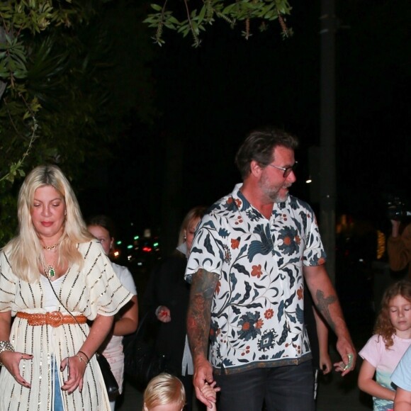 Exclusif - Tori Spelling et Dean McDermott fêtent en famille le 8ème aniversaire de leur fille Hattie au restaurant japonais "Matsuhisa" dans le quartier de Beverly Hills à Los Angeles, le 13 octobre 2019.