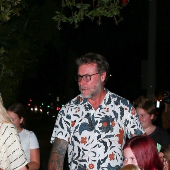 Exclusif - Tori Spelling et Dean McDermott fêtent en famille le 8ème aniversaire de leur fille Hattie au restaurant japonais "Matsuhisa" dans le quartier de Beverly Hills à Los Angeles, le 13 octobre 2019.