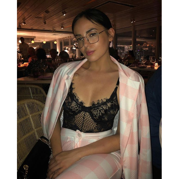 Agathe Auproux, atteinte d'un cancer, dévoile pour la première fois son cathéter lors d'un voyage à Miami en avril 2019.