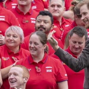 Le prince Harry, duc de Sussex, rencontre l'équipe représentant l'Angleterre aux Invictus Games 2019 à La Haye. Londres, le 29 octobre 2019.