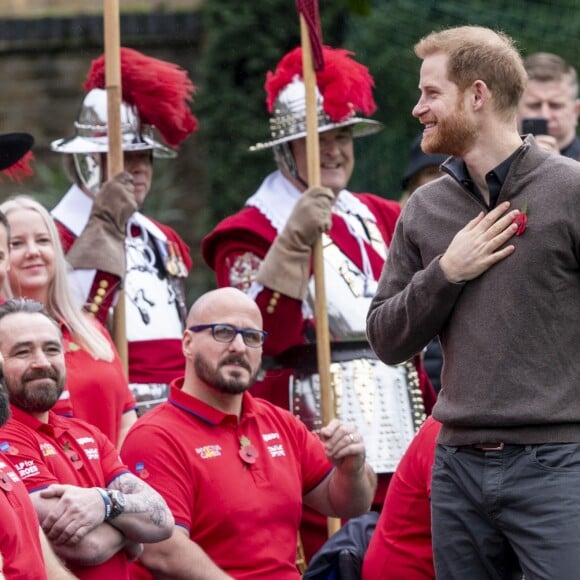 Le prince Harry, duc de Sussex, rencontre l'équipe représentant l'Angleterre aux Invictus Games 2019 à La Haye. Londres, le 29 octobre 2019.