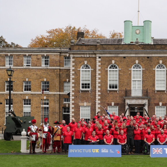 Le prince Harry, duc de Sussex, rencontre l'équipe représentant l'Angleterre aux Invictus Games 2019 à La Haye. Londres, le 29 octobre 2019.
