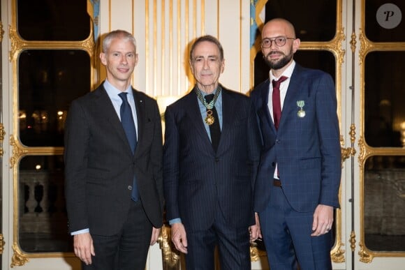 Franck Riester, Alain Chamfort (Commandeur dans l'Ordre des Arts et des Lettres) - Remise de décorations au ministère de la Culture à Paris le 30 octobre 2019. © Cyril Moreau/Bestimage