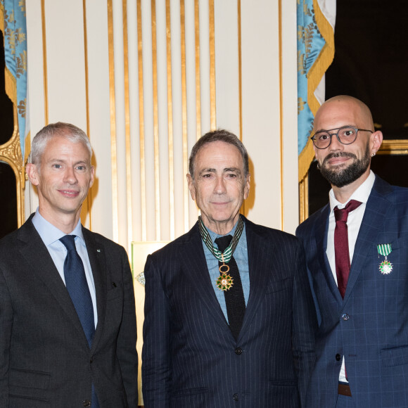 Franck Riester, Alain Chamfort (Commandeur dans l'Ordre des Arts et des Lettres) - Remise de décorations au ministère de la Culture à Paris le 30 octobre 2019. © Cyril Moreau/Bestimage