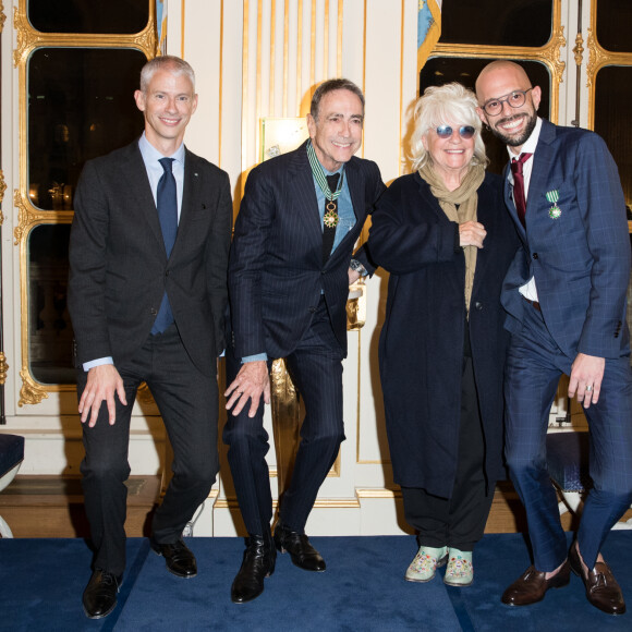 Franck Riester, Catherine Lara, Ludovic Martin (Chevalier dans l'Ordre des Arts et des Lettres) et Alain Chamfort (Commandeur dans l'Ordre des Arts et des Lettres) - Remise de décorations au ministère de la Culture à Paris le 30 octobre 2019. © Cyril Moreau/Bestimage