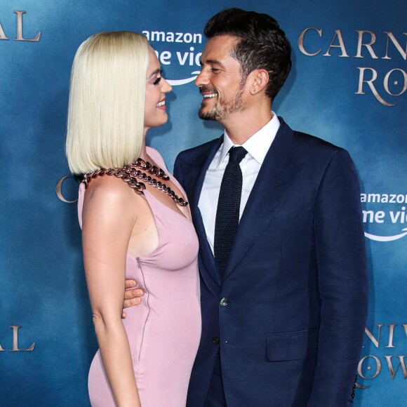 Katy Perry et son fiancé Orlando Bloom à la première de la série télévisée Amazon Prime Video "Carnival Row" au TCL Chinese Theatre dans le quartier de Hollywood, à Los Angeles, Californie, Etats-Unis, le 21 août 2019.