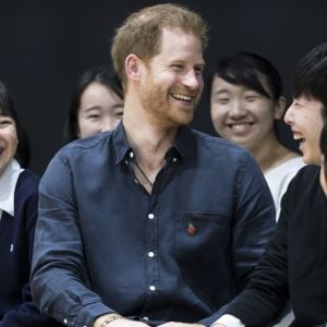 Le prince Harry, duc de Sussex, le 2 novembre 2019 à Tokyo lors de sa rencontre avec des élèves et des athlètes handicapés de la Nippon Foundation Para Arena prétendant à une place en sélection pour les Jeux paralympiques.