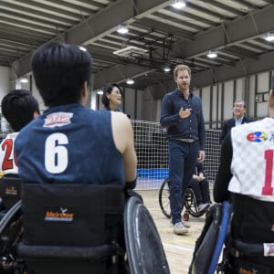 Le prince Harry, duc de Sussex, le 2 novembre 2019 à Tokyo lors de sa rencontre avec des élèves et des athlètes handicapés de la Nippon Foundation Para Arena prétendant à une place en sélection pour les Jeux paralympiques.