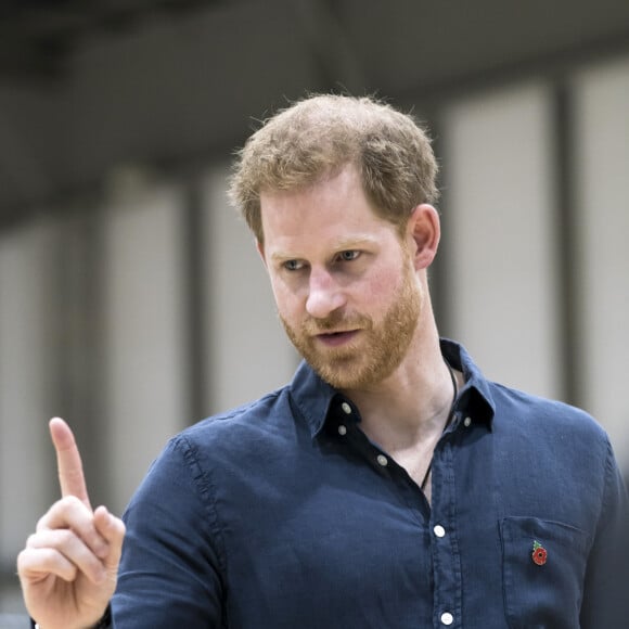 Le prince Harry, duc de Sussex, le 2 novembre 2019 à Tokyo lors de sa rencontre avec des élèves et des athlètes handicapés de la Nippon Foundation Para Arena prétendant à une place en sélection pour les Jeux paralympiques.