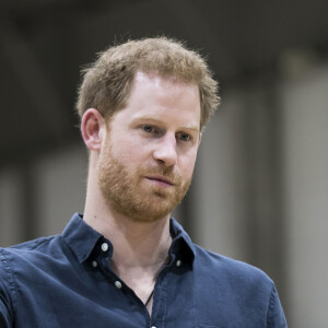 Le prince Harry, duc de Sussex, le 2 novembre 2019 à Tokyo lors de sa rencontre avec des élèves et des athlètes handicapés de la Nippon Foundation Para Arena prétendant à une place en sélection pour les Jeux paralympiques.